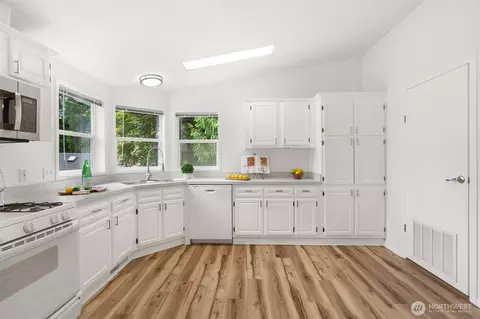 Kitchen - 101 E Pirates Pl, Grapeview, WA 98546 photo 1 of 2