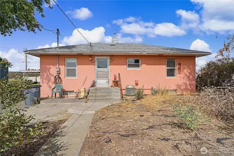 Exterior - 1102 Dobson Rd E, Odessa, WA 99159 photo 2 of 5