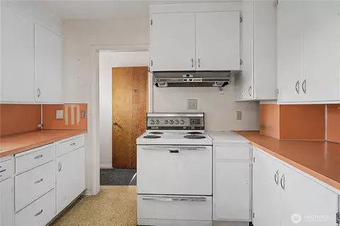 Kitchen - 1102 Dobson Rd E, Odessa, WA 99159 photo 2 of 2