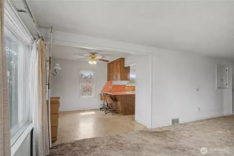 Living - 1102 Dobson Rd E, Odessa, WA 99159 photo 3 of 9