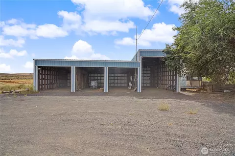Exterior - 1102 Dobson Rd E, Odessa, WA 99159 photo 3 of 5