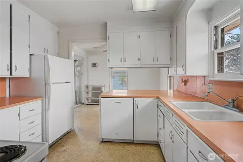 Kitchen - 1102 Dobson Rd E, Odessa, WA 99159 photo 1 of 2