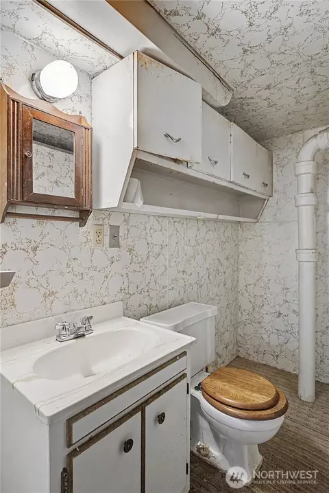 Bath - 1102 Dobson Rd E, Odessa, WA 99159 photo 2 of 2