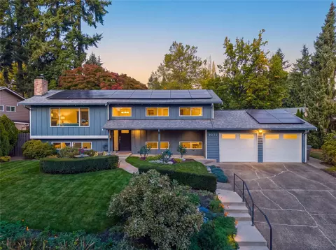 9032 NE 132nd Pl, Kirkland, WA 98034