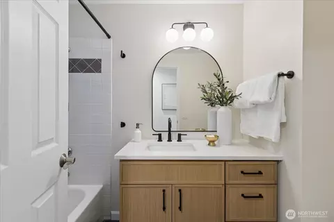 Bath - 11707 NE 166th Ct, Bothell, WA 98011 photo 4 of 5