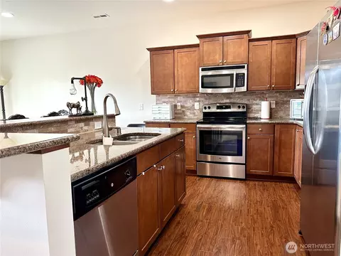 Kitchen - 3018 Eagle Loop NE, Lacey, WA 98516 photo 4 of 5