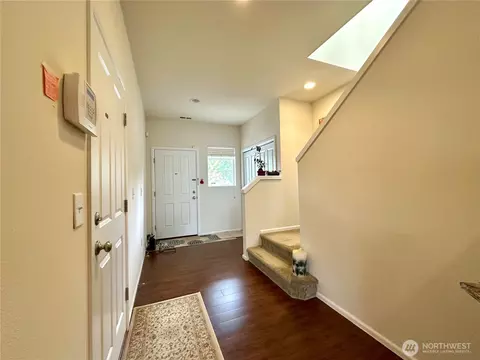 Entry Way - 3018 Eagle Loop NE, Lacey, WA 98516 photo 3 of 4