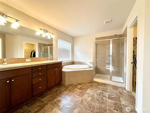 Bath - 3018 Eagle Loop NE, Lacey, WA 98516 photo 3 of 4