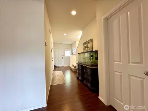 Entry Way - 3018 Eagle Loop NE, Lacey, WA 98516 photo 2 of 4