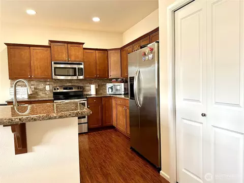 Kitchen - 3018 Eagle Loop NE, Lacey, WA 98516 photo 3 of 5