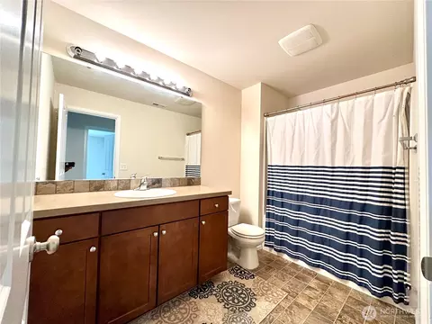 Bath - 3018 Eagle Loop NE, Lacey, WA 98516 photo 2 of 4