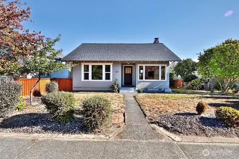 529 E 11th St, Port Angeles, WA 98362