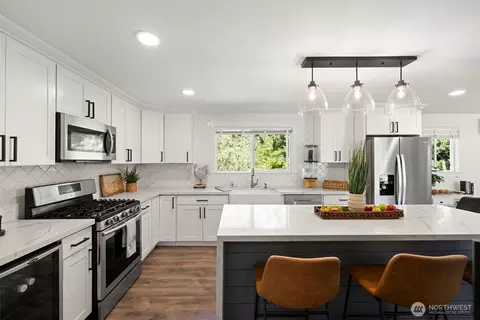 Kitchen - 4807 Bayview Ln, Everett, WA 98203 photo 3 of 4