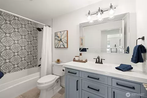 Bath - 4807 Bayview Ln, Everett, WA 98203 photo 2 of 2