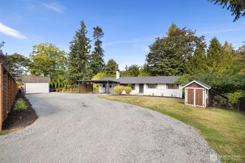 Exterior - 4807 Bayview Ln, Everett, WA 98203 photo 5 of 14