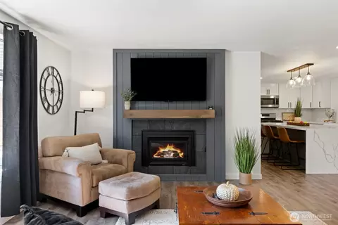 Living - 4807 Bayview Ln, Everett, WA 98203 photo 4 of 4