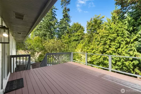 Exterior - 4807 Bayview Ln, Everett, WA 98203 photo 2 of 14
