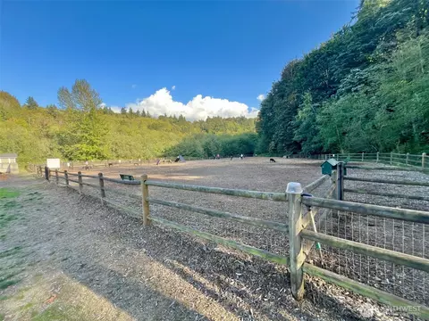 Exterior - 4807 Bayview Ln, Everett, WA 98203 photo 14 of 14