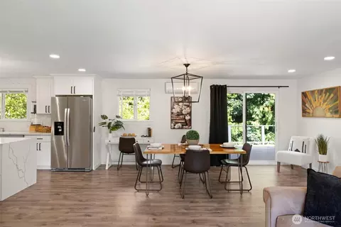 Dining - 4807 Bayview Ln, Everett, WA 98203 photo 4 of 4