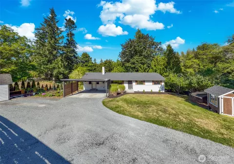 Exterior - 4807 Bayview Ln, Everett, WA 98203 photo 3 of 14