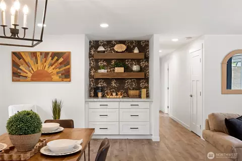 Dining - 4807 Bayview Ln, Everett, WA 98203 photo 3 of 4