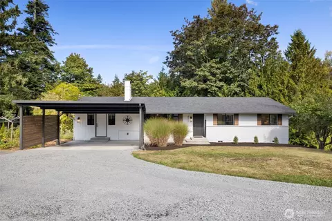Exterior - 4807 Bayview Ln, Everett, WA 98203 photo 7 of 14