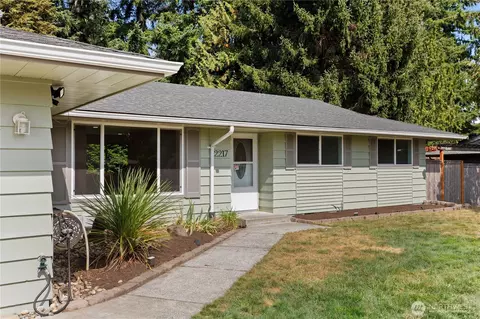 Exterior - 2217 122nd Pl SE, Everett, WA 98208 photo 2 of 8