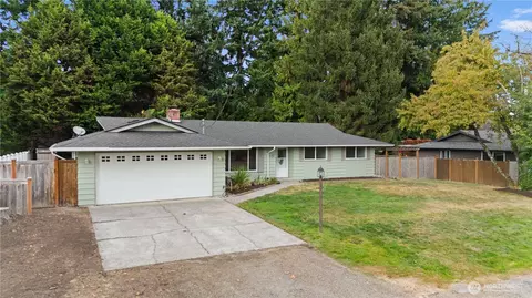 Exterior - 2217 122nd Pl SE, Everett, WA 98208 photo 7 of 8