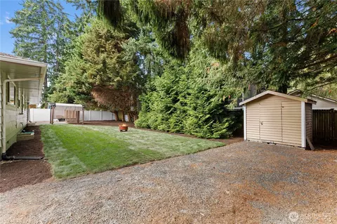Exterior - 2217 122nd Pl SE, Everett, WA 98208 photo 4 of 8