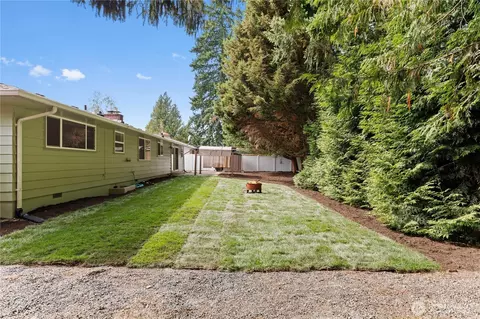 Exterior - 2217 122nd Pl SE, Everett, WA 98208 photo 5 of 8