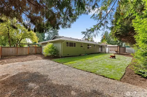 Exterior - 2217 122nd Pl SE, Everett, WA 98208 photo 6 of 8