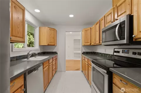 Kitchen - 2217 122nd Pl SE, Everett, WA 98208 photo 1 of 2