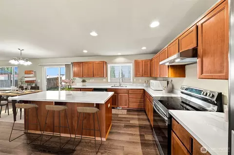 Kitchen - 17804 15th Ave E, Spanaway, WA 98387 photo 1 of 2