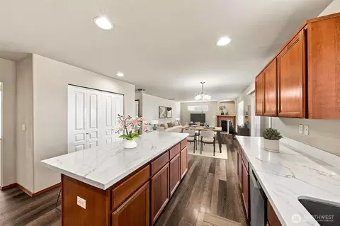 Kitchen - 17804 15th Ave E, Spanaway, WA 98387 photo 2 of 2