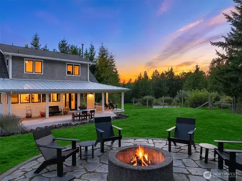 1198 NE Raspberry Ridge Ln, Poulsbo, WA 98370