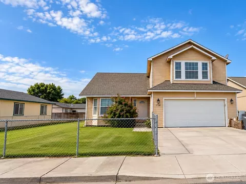 1705 Guernsey St, Sunnyside, WA 98944