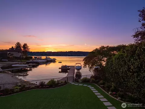 5912 NE Arrowhead Dr, Kenmore, WA 98028