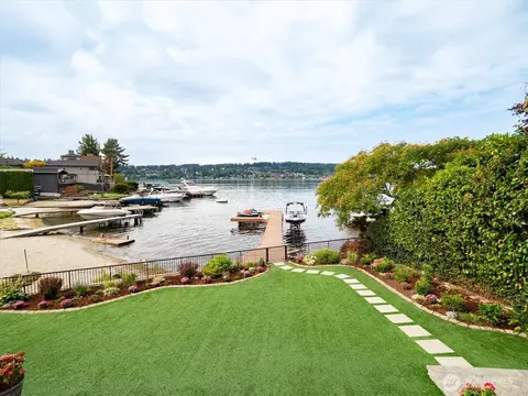 5912 NE Arrowhead Dr, Kenmore, WA 98028