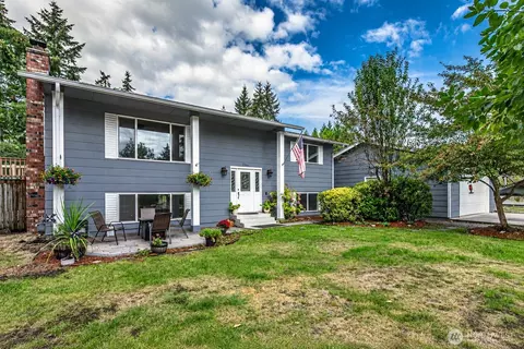 2704 180th Ave E, Lake Tapps, WA 98391