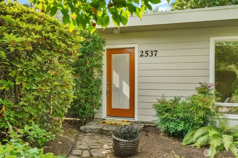 2537 NE 97th St, Seattle, WA 98115