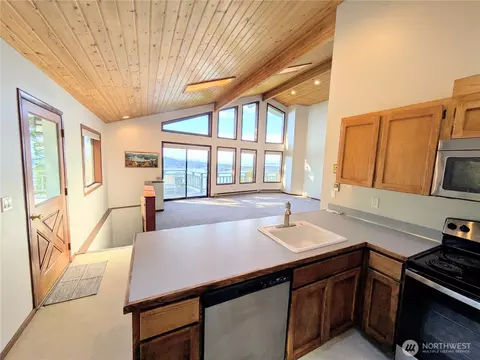 Kitchen - 237 Switchback Rd, Eastsound, WA 98245 photo 3 of 3