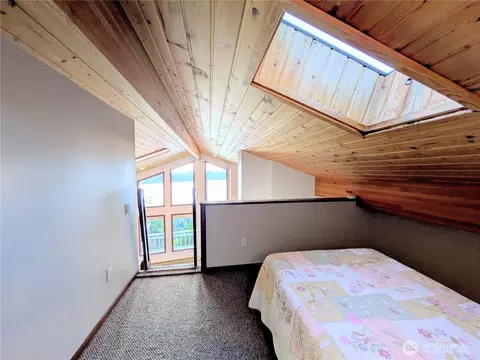 Bedroom - 237 Switchback Rd, Eastsound, WA 98245 photo 2 of 2
