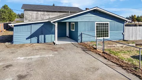 203 Centre St N, Rainier, WA 98576