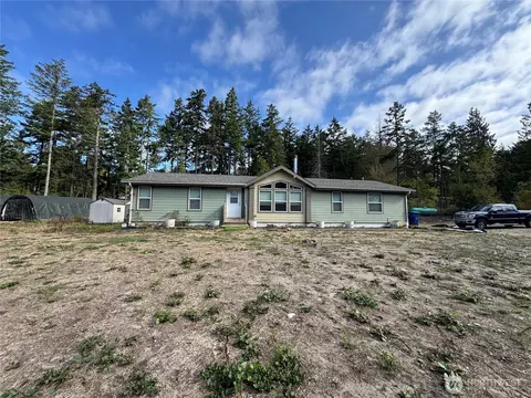 3399 Wilson Rd, Oak Harbor, WA 98277