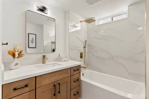 Bath - 803 240th St SE, Bothell, WA 98021 photo 6 of 6