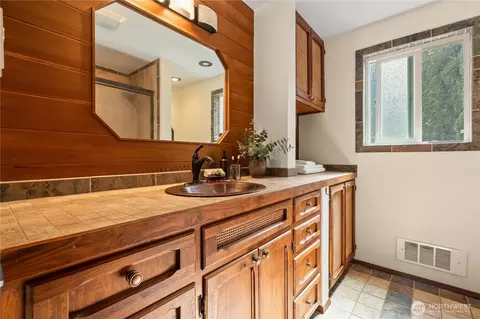 Bath - 6746 Oat Coles Rd, Everson, WA 98247 photo 1 of 2