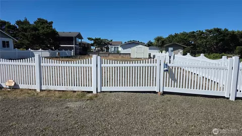 35211 G St, Ocean Park, WA 98640