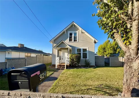 927 7th Ave SW, Puyallup, WA 98371