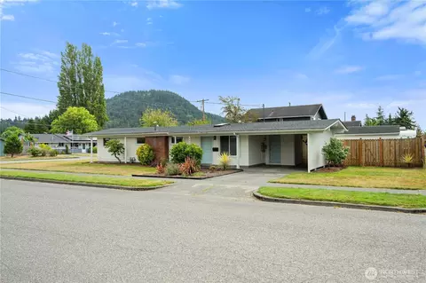 1418 Hillcrest Pkwy, Mount Vernon, WA 98274