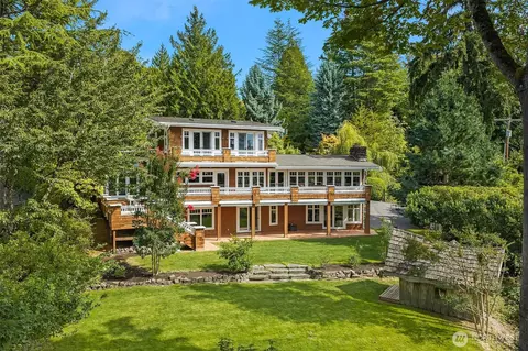 8105 SE 44th St, Mercer Island, WA 98040